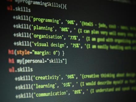 85% dintre programatori folosesc AI, însă abilitățile umane contează mai mult ca oricând